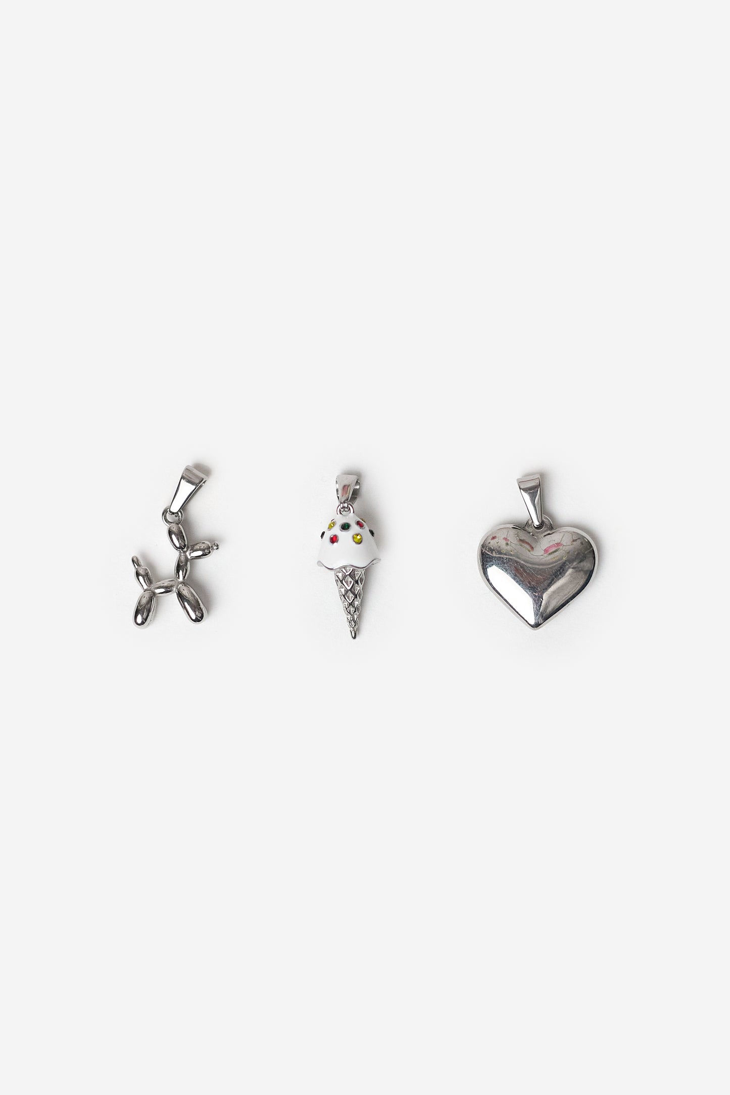Pendentes variados prateados