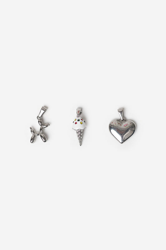 Pendentes variados prateados